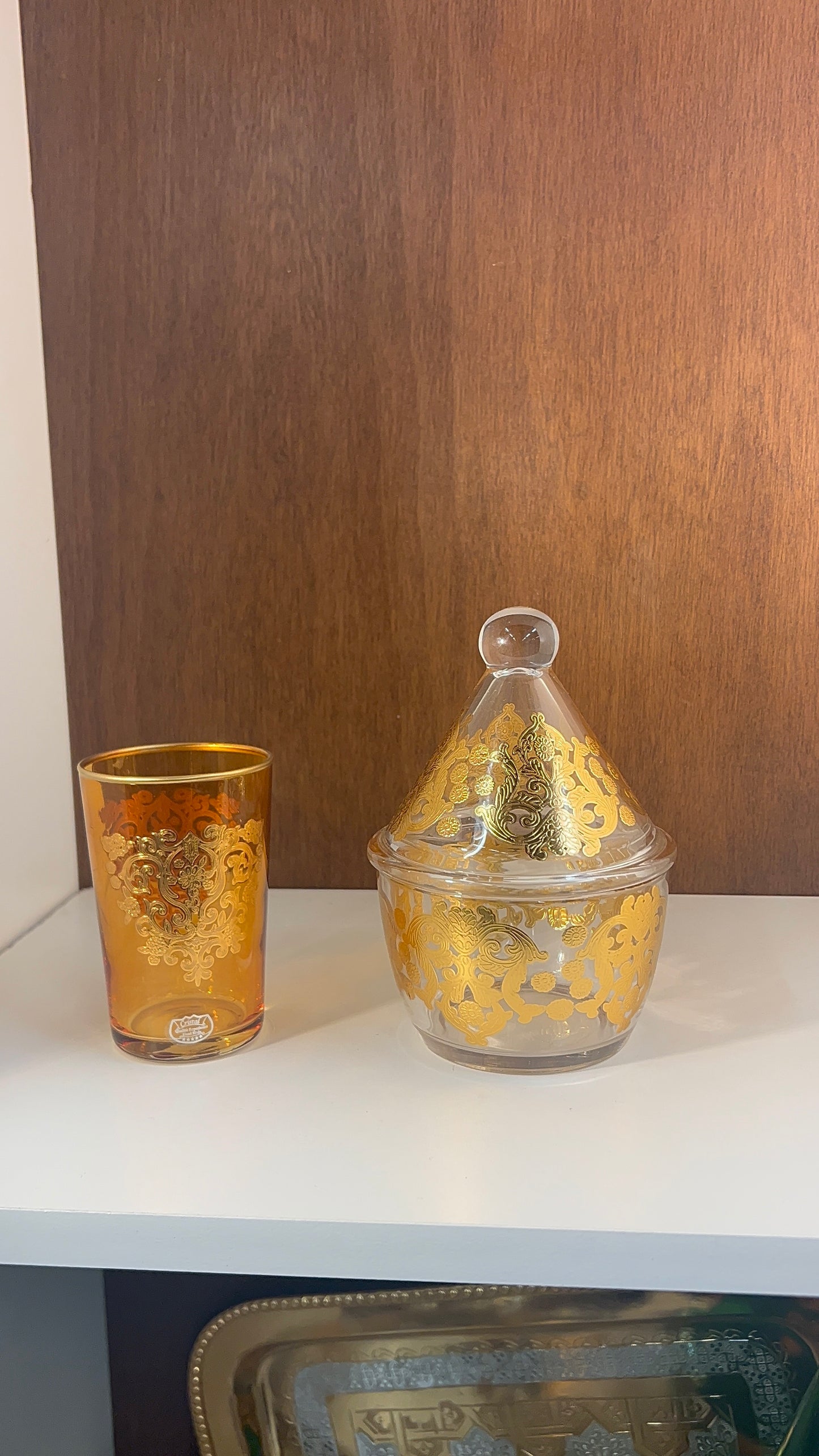 Small decorative glass taffour