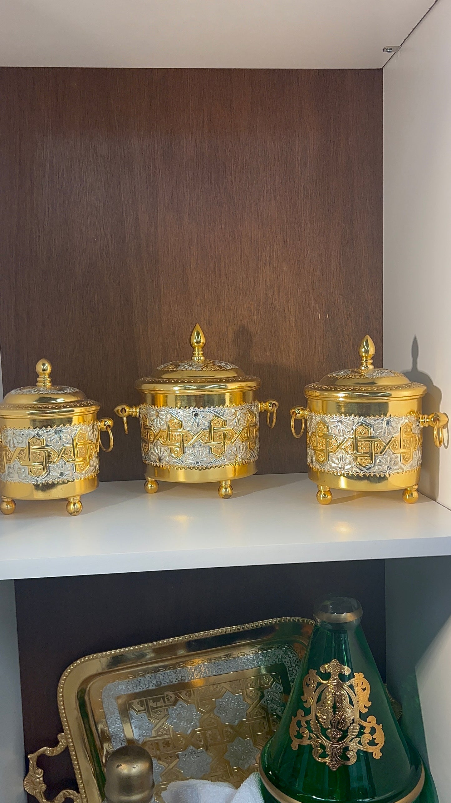 Ensemble de trois bols décoratifs plaqués or