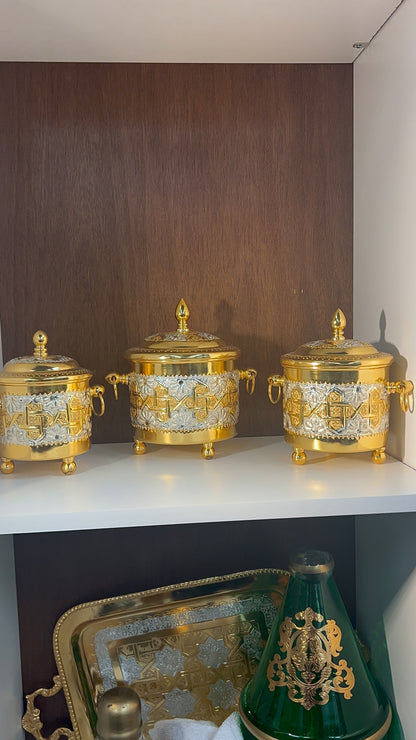 Ensemble de trois bols décoratifs plaqués or