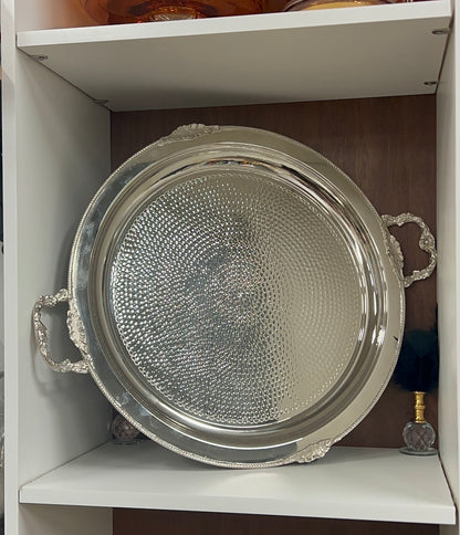 Plateau de service en métal argenté martelé