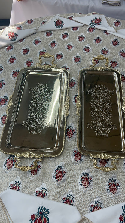 Plateau de service en métal argenté martelé