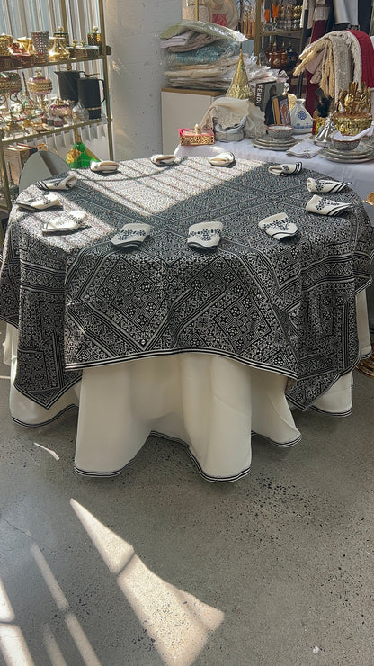 Embroidered Tablecloth Set + 12 Napkins + 2.8 m Underlay