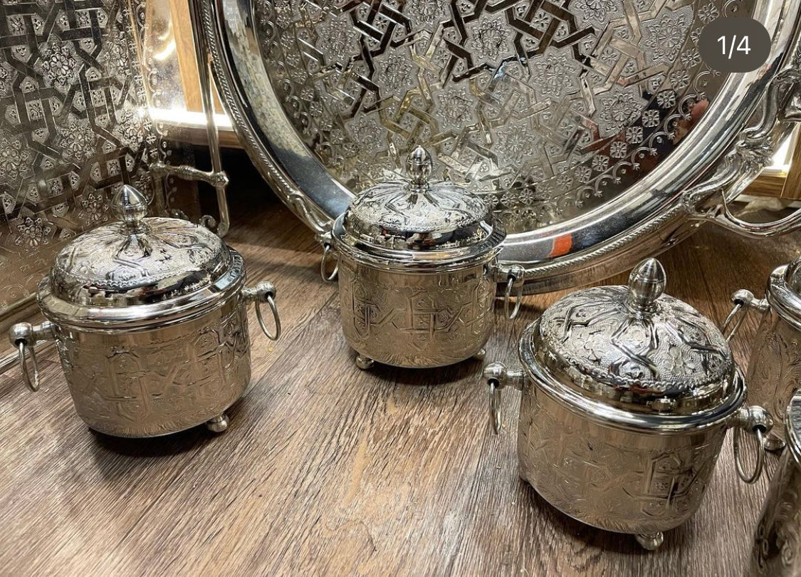 Ensemble de trois bols décoratifs plaqués or