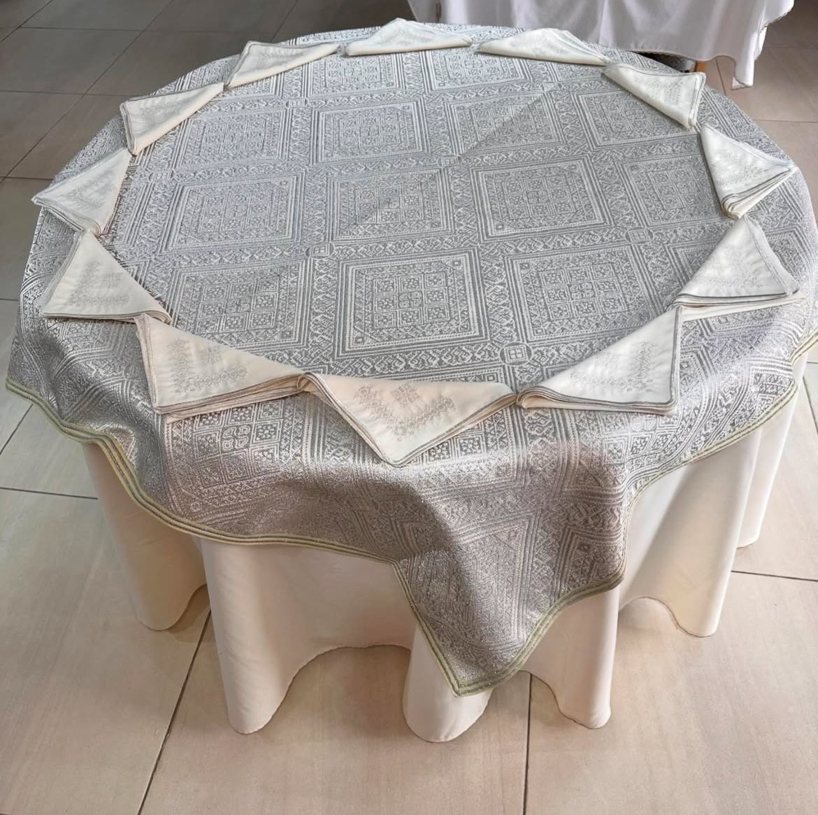 Embroidered Tablecloth Set + 12 Napkins + 2.8 m Underlay