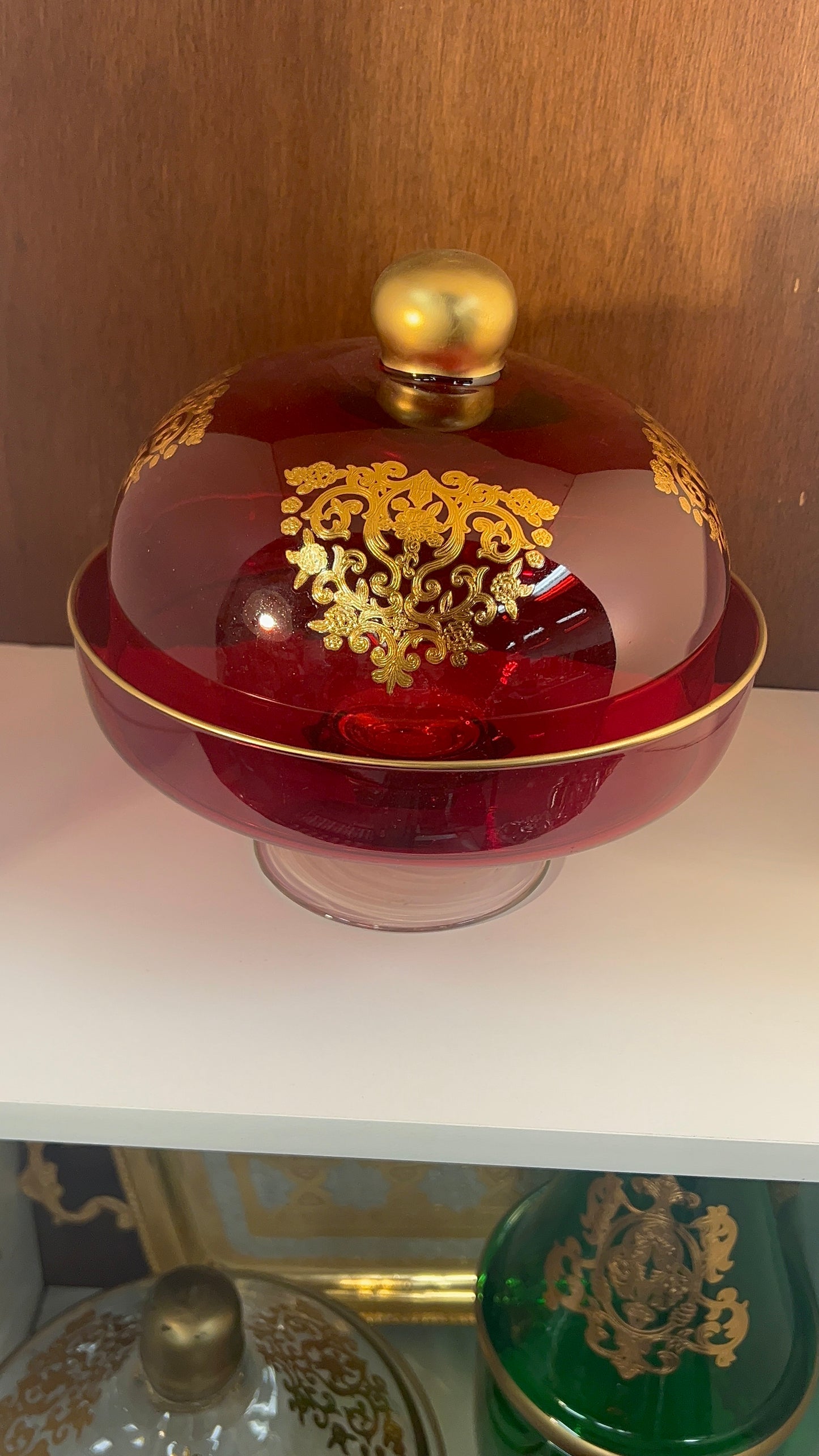 Elegant Glass Cake Stand with Dome Lid