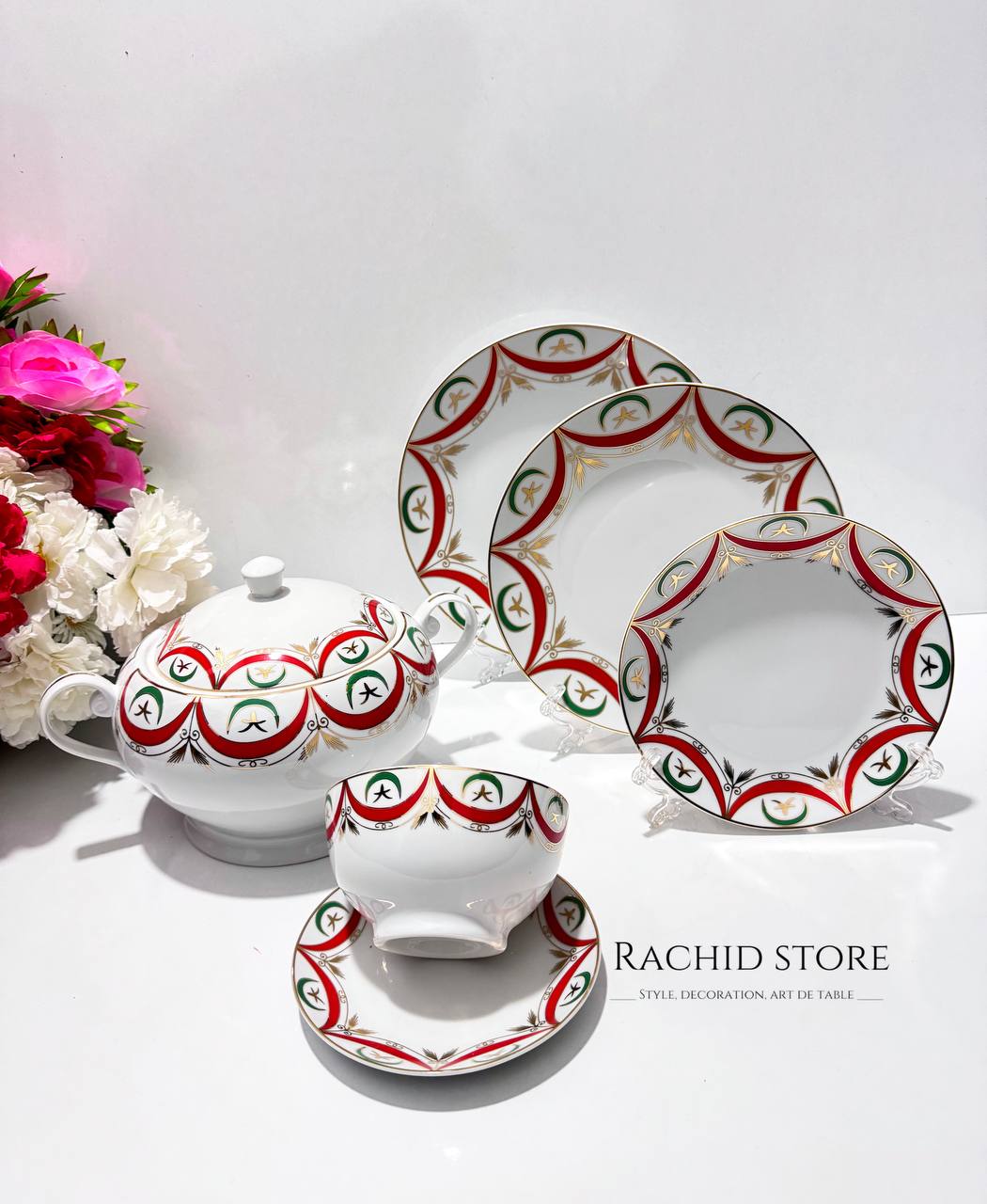 Porcelain table set for 12 people