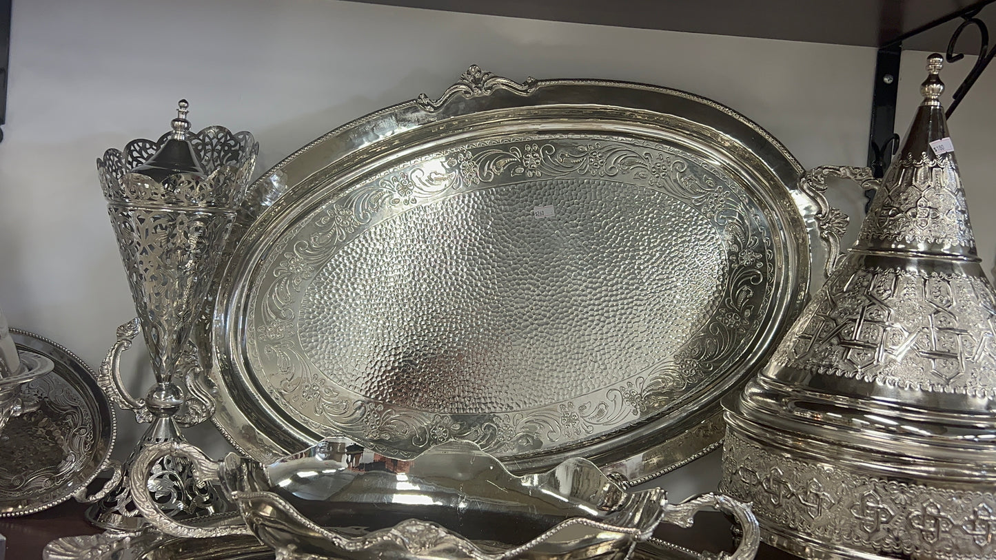 Plateau de service en métal argenté martelé